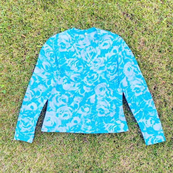 💖 SOLD 💖 Vintage Bright Blue Roses Floral Long Sleeve Top Shirt - Picture 1 of 4